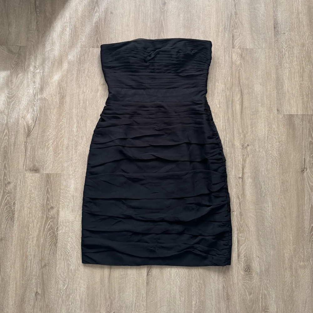 Monique Lhuillier Bridesmaids Strapless Ruched Chiffon Little Black Dress 8 - Picture 3 of 9